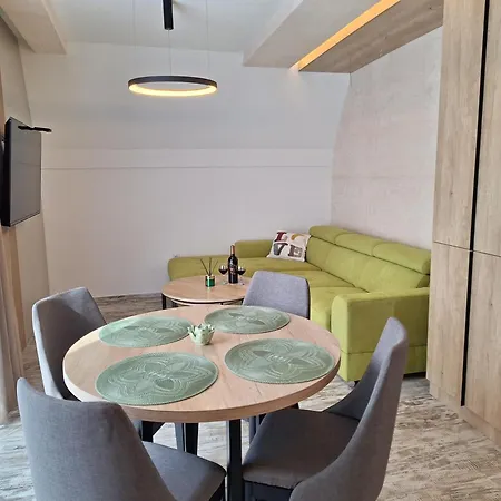Felis Star Apartment *